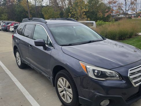 Used 2017 Subaru Outback 2.5i Premium image 5