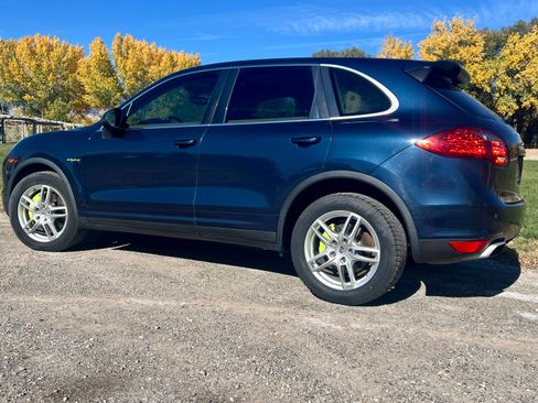 Used 2012 Porsche Cayenne S image 2