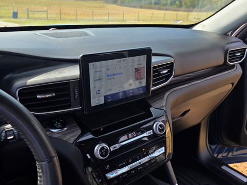 Used 2021 Ford Explorer Limited w/ Equipment Group 301A image 10