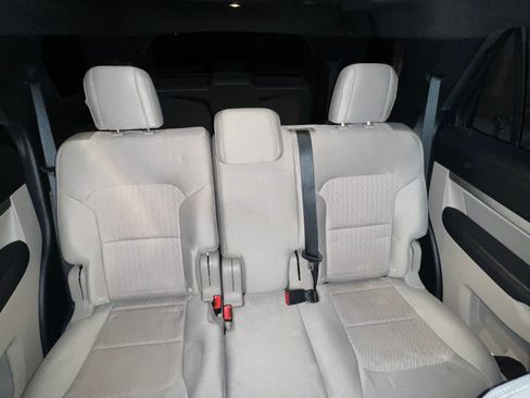 Used 2018 Ford Explorer FWD image 15