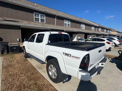 Used 2015 Toyota Tacoma Pickup 4D 5 ft image 5