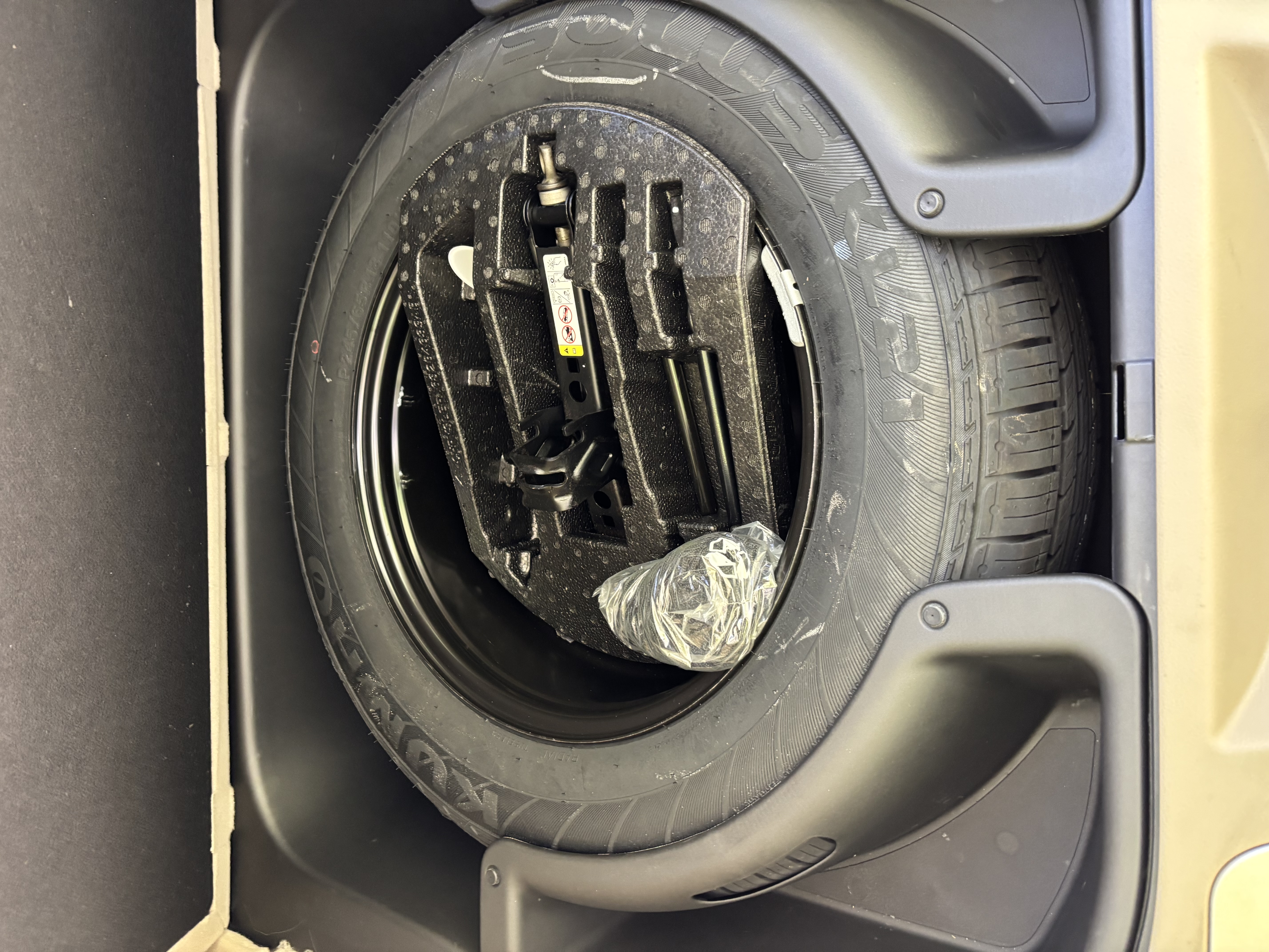 Used 2018 Jeep Grand Cherokee Overland AWD/4WD image 13