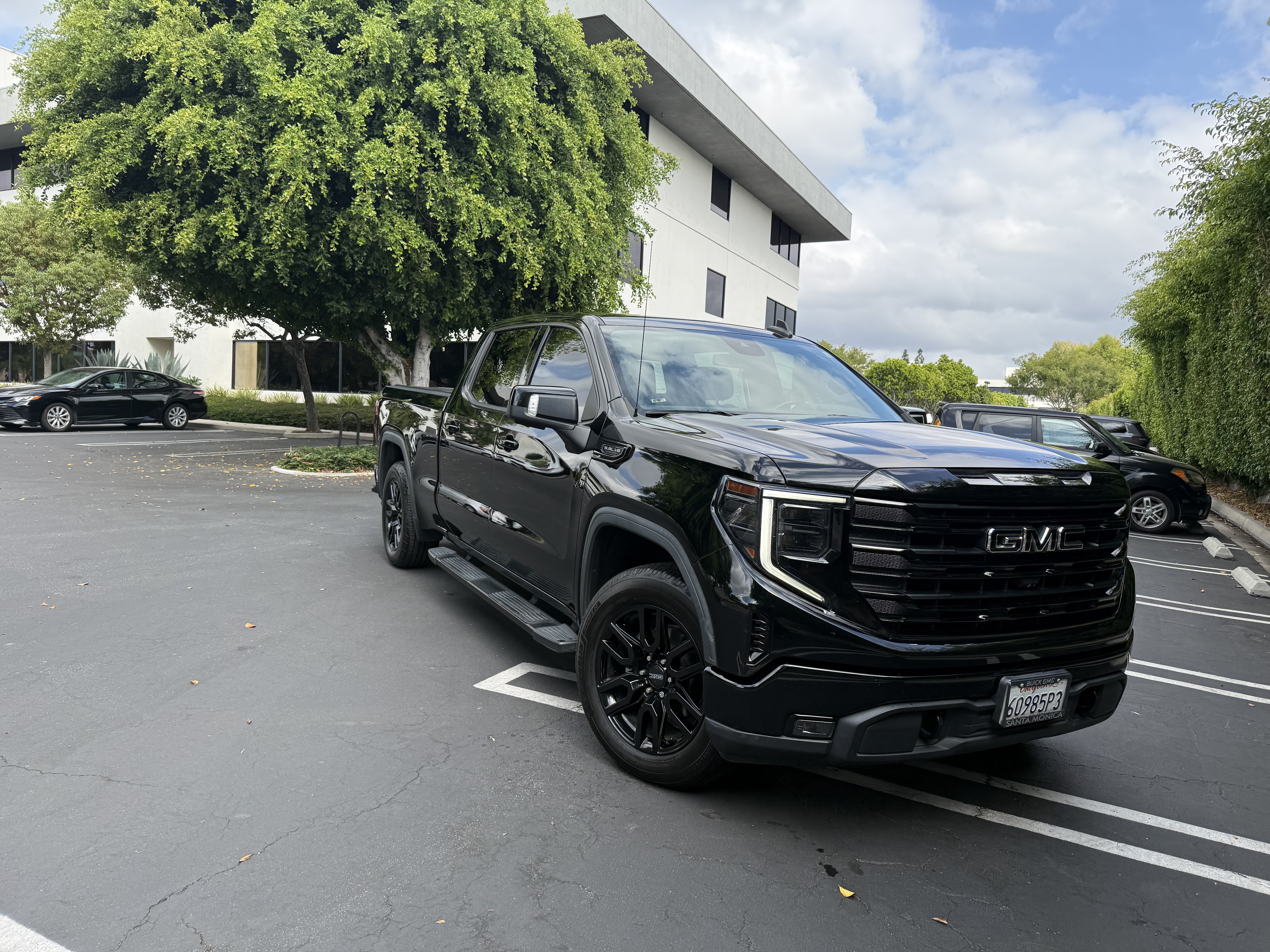 Used 2022 GMC Sierra 1500 Elevation w/ Elevation Premium Package AWD/4WD image 16