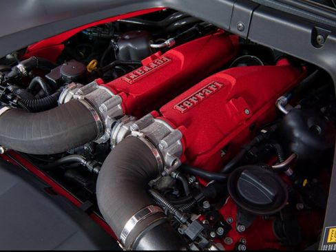 Used 2017 Ferrari California T image 8