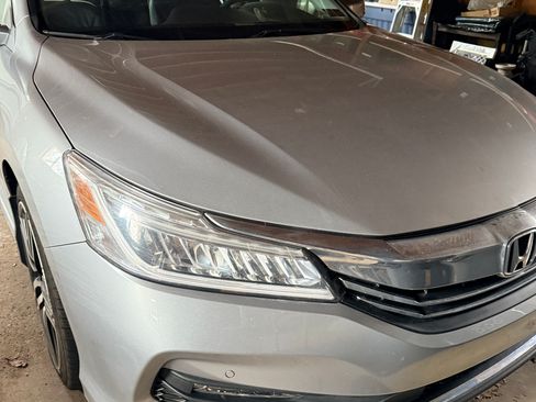 Used 2017 Honda Accord Touring image 4