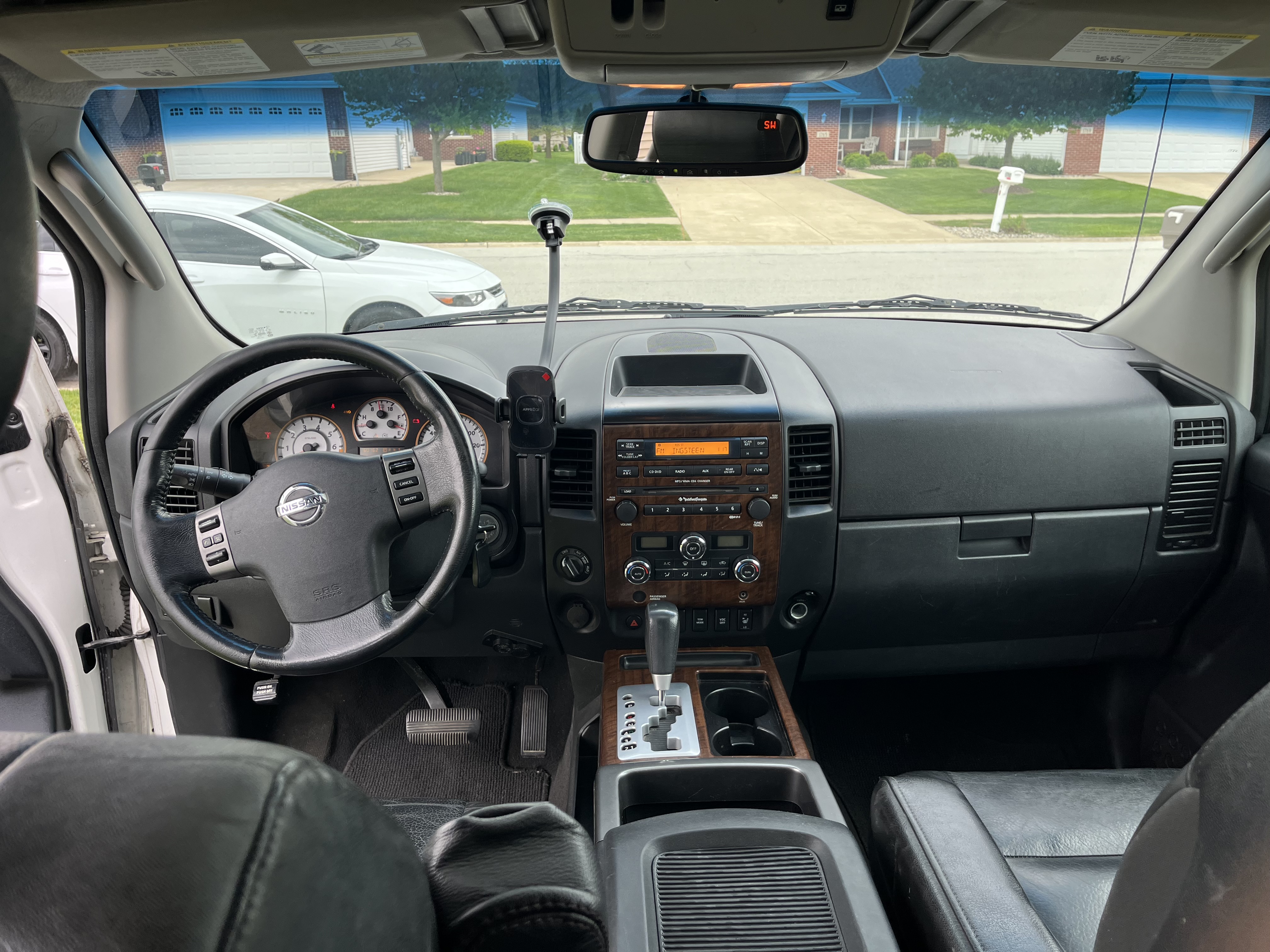 Used 2010 Nissan Titan XE AWD/4WD image 11