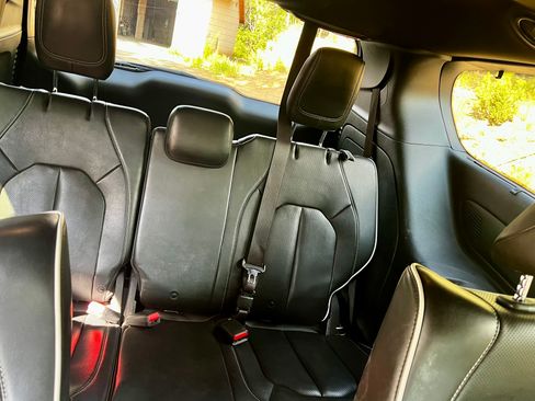 Used 2019 Chrysler Pacifica Limited w/ Advanced Safetytec Group FWD image 18