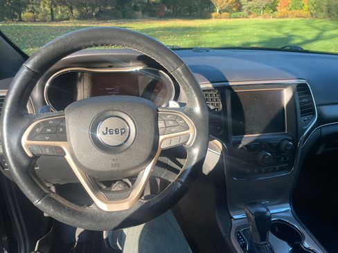 Used 2017 Jeep Grand Cherokee Limited w/ Luxury Group II image 9