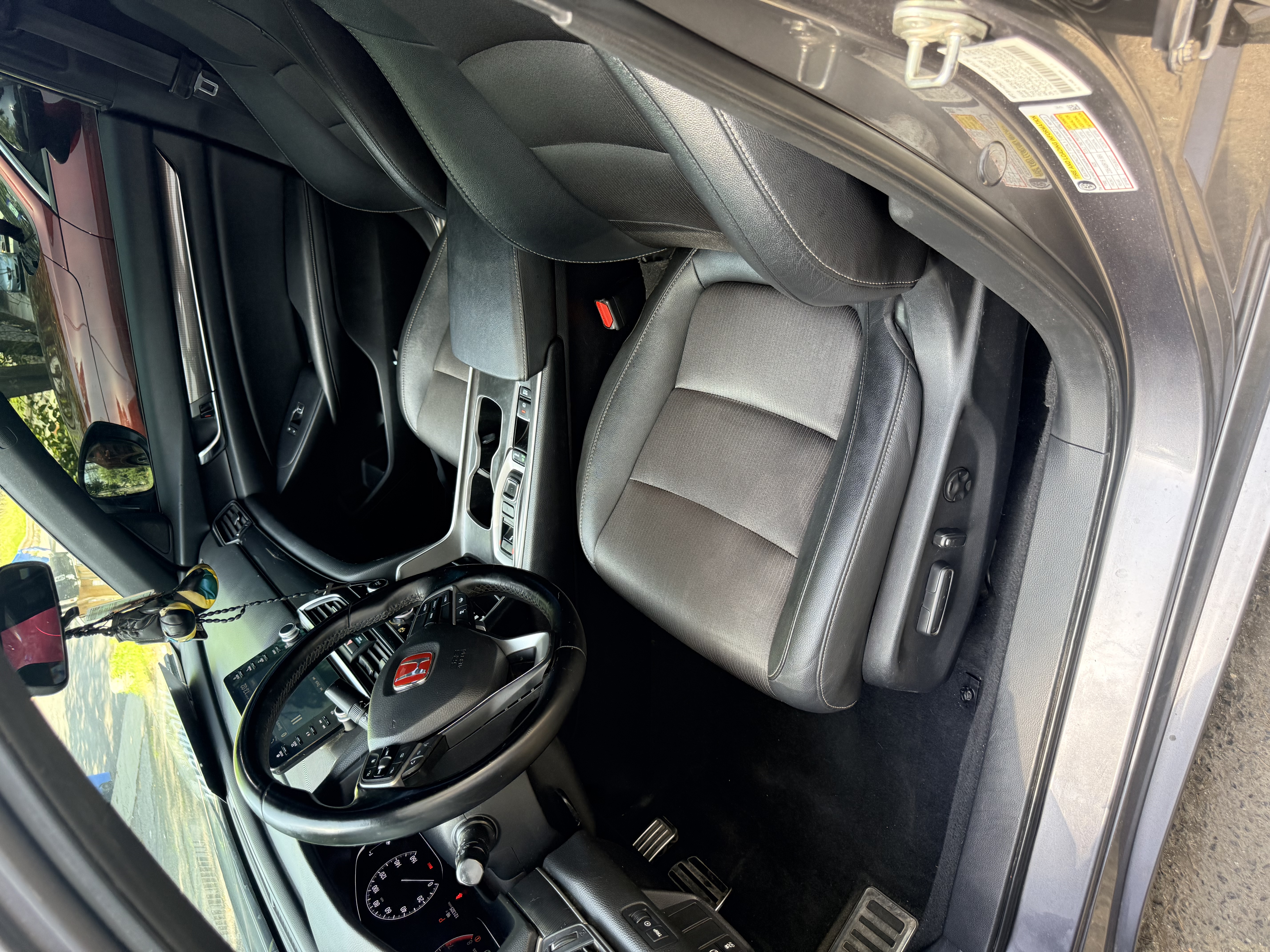 Used 2019 Honda Accord Sport image 12