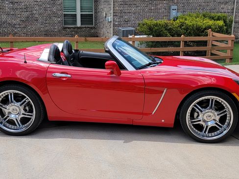 Used 2009 Saturn Sky Red Line image 2