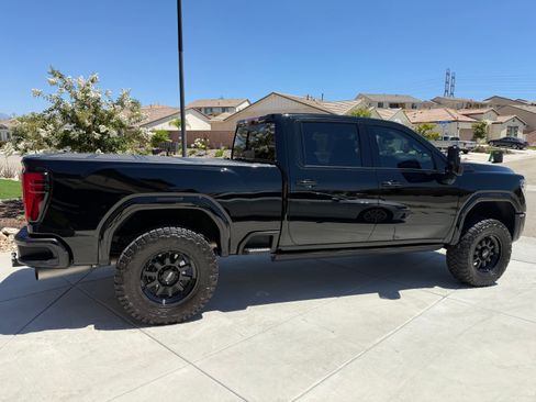 Used 2024 GMC Sierra 2500 Denali w/ Denali Reserve Package AWD/4WD image 4
