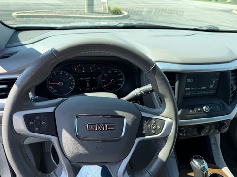 Used 2018 GMC Acadia SLE image 12