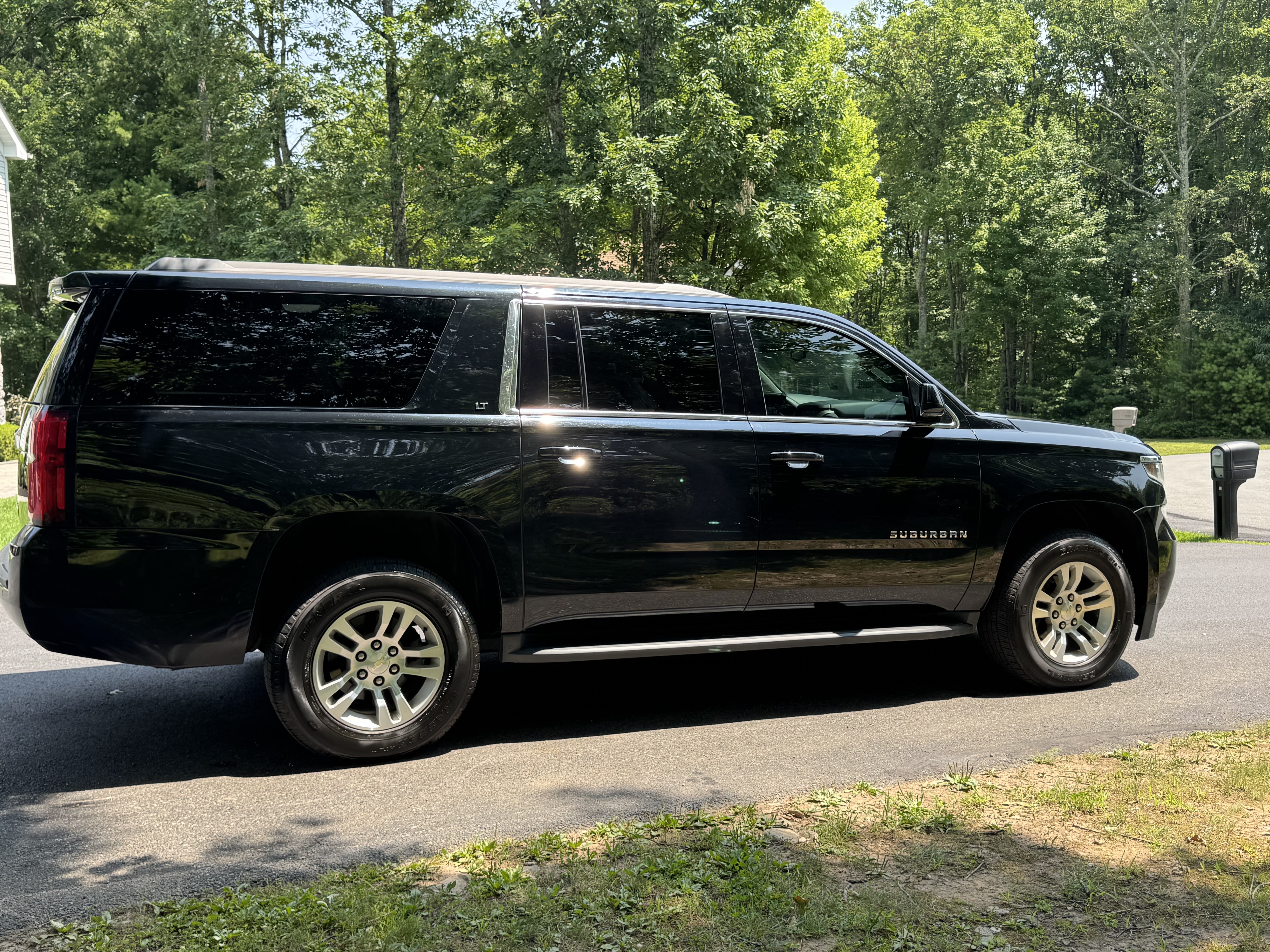 Used 2019 Chevrolet Suburban LT AWD/4WD image 2
