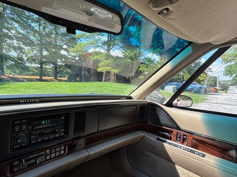 Used 1999 Buick Le Sabre Custom w/ Headliner Lighting Pkg FWD image 12