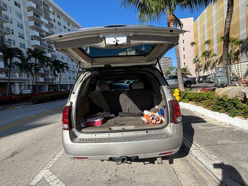 Used 2004 Buick Rainier CXL Plus w/ Sun And Satellite Package image 10