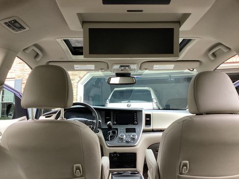 Used 2020 Toyota Sienna XLE image 20