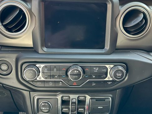 Used 2018 Jeep Wrangler Unlimited Rubicon image 19