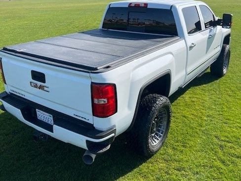 Used 2017 GMC Sierra 2500 Denali w/ Duramax Plus Package image 11