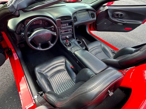 Used 1998 Chevrolet Corvette Convertible w/ Performance Handling Pkg RWD image 11