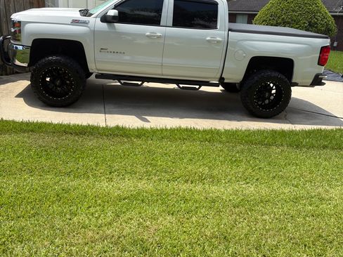 Used 2018 Chevrolet Silverado 1500 LT w/ All Star Edition image 14