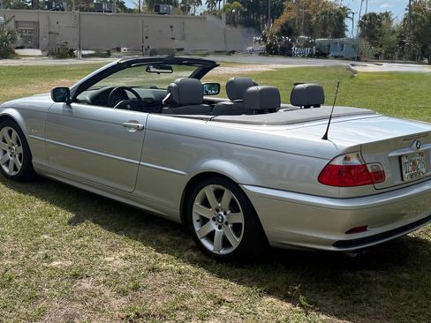 Used 2003 BMW 325Ci Convertible image 11
