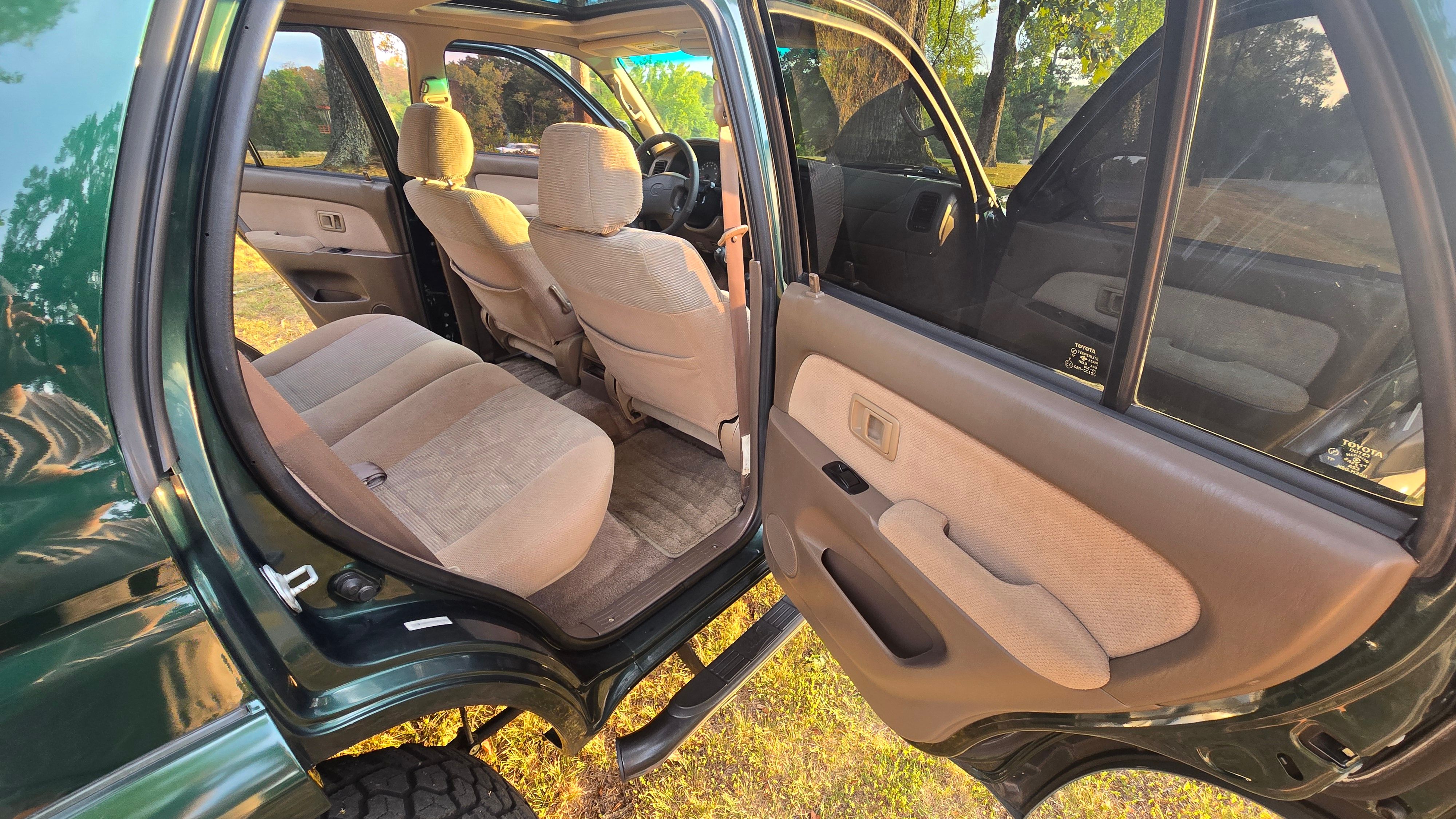 Used 2000 Toyota 4Runner SR5 AWD/4WD image 15
