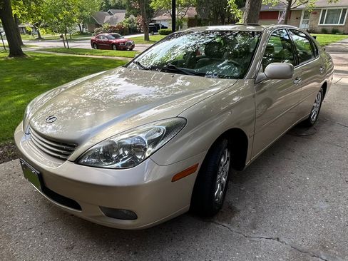 Used 2002 Lexus ES 330 FWD image 2