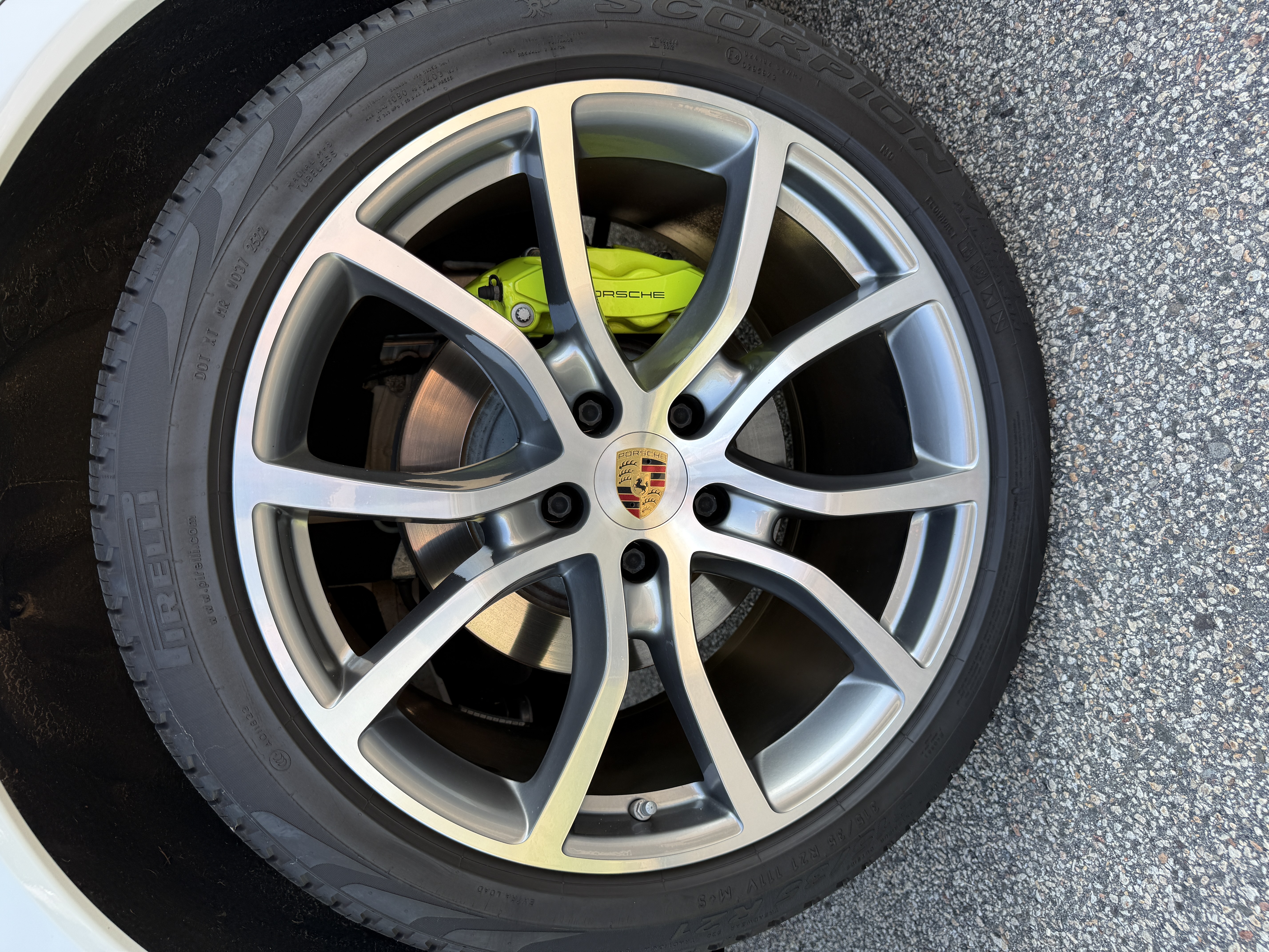 Used 2023 Porsche Cayenne Coupe AWD/4WD image 24