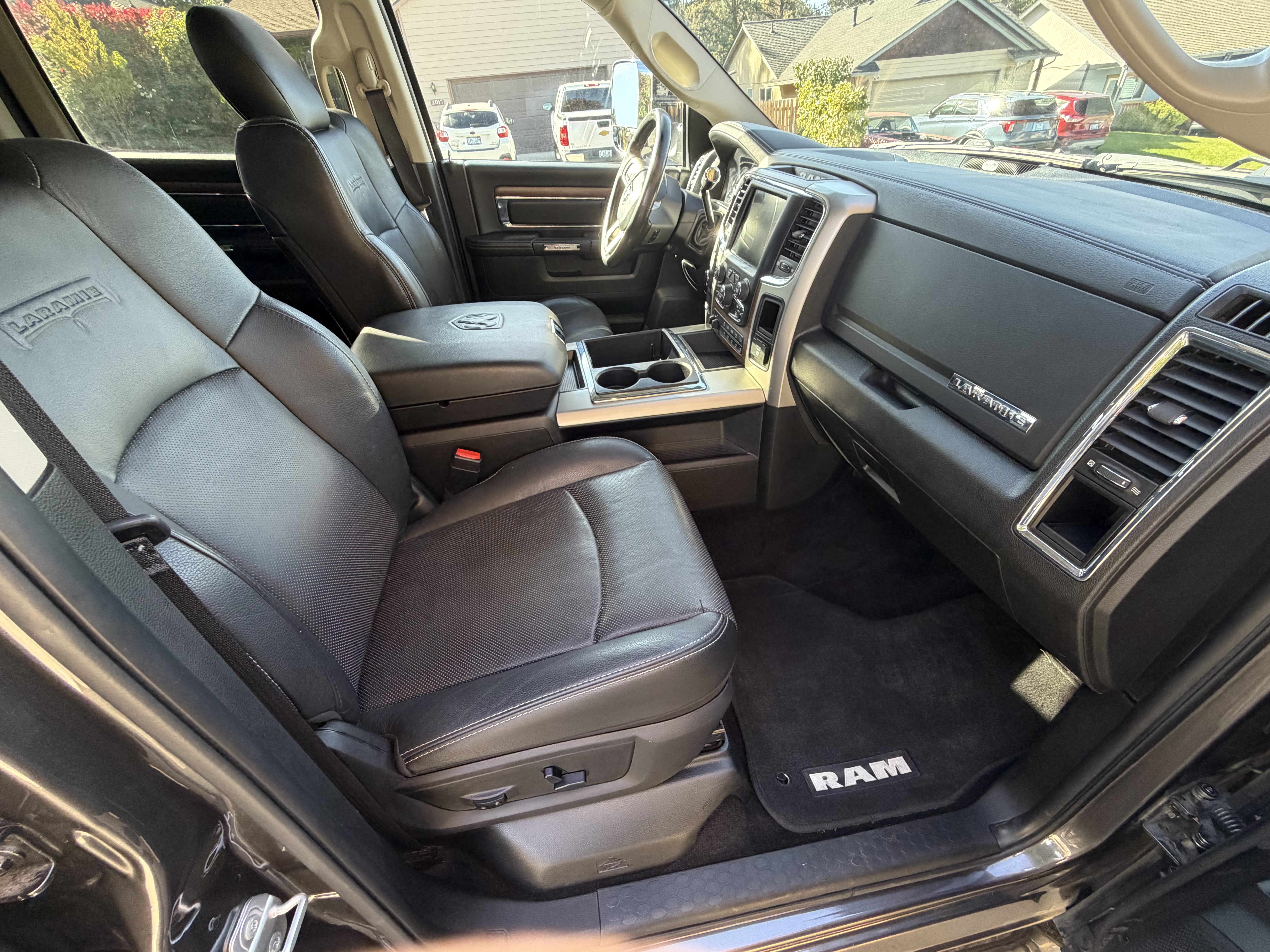 Used 2015 RAM 3500 Laramie AWD/4WD image 6