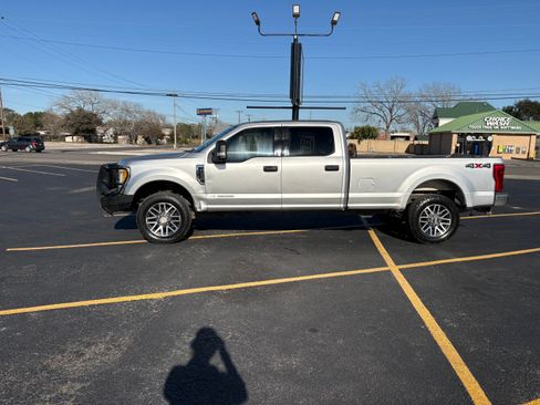 Used 2017 Ford F250 XLT image 4