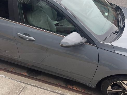 Used 2023 Hyundai Elantra Limited image 6