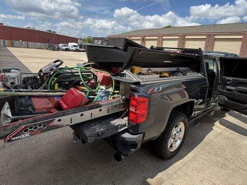 Used 2018 Chevrolet Silverado 2500 LT w/ LT Convenience Package image 11