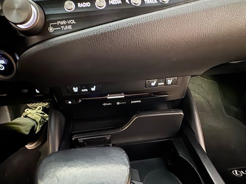 Used 2021 Lexus ES 300h w/ Premium Package image 23