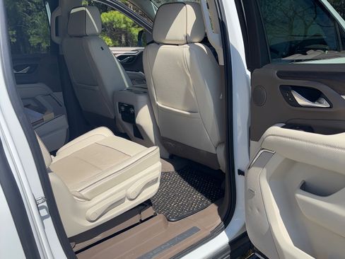 Used 2021 GMC Yukon XL Denali w/ Denali Premium Package image 14