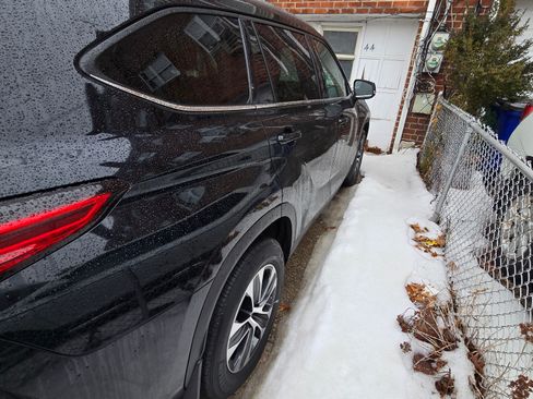 Used 2020 Toyota Highlander XLE image 12