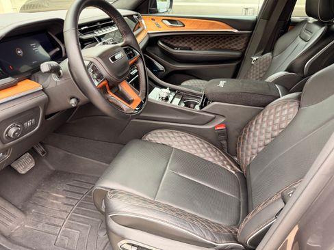 Used 2023 Jeep Grand Cherokee L Summit AWD/4WD image 2