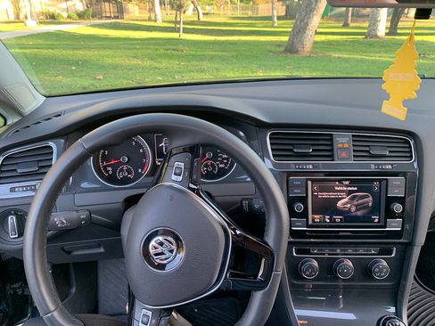 Used 2020 Volkswagen Golf 4-Door image 18