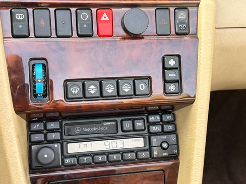 Used 1995 Mercedes-Benz E 320 Convertible image 9