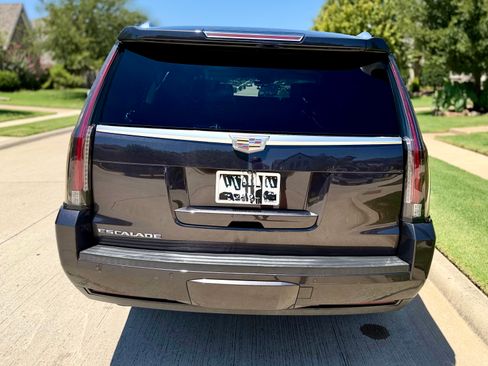 Used 2018 Cadillac Escalade ESV Luxury AWD/4WD image 11