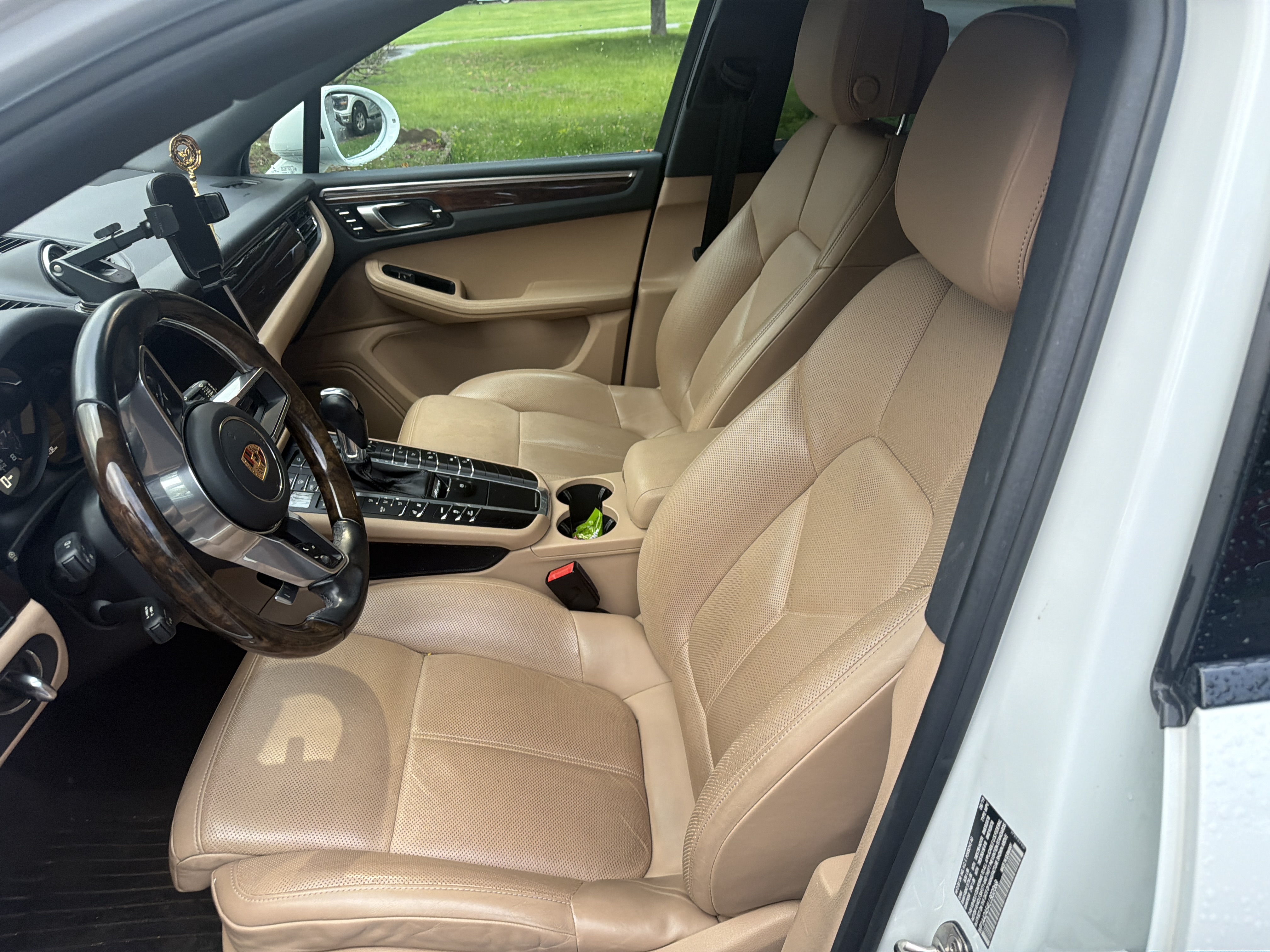 Used 2020 Porsche Macan AWD/4WD image 6