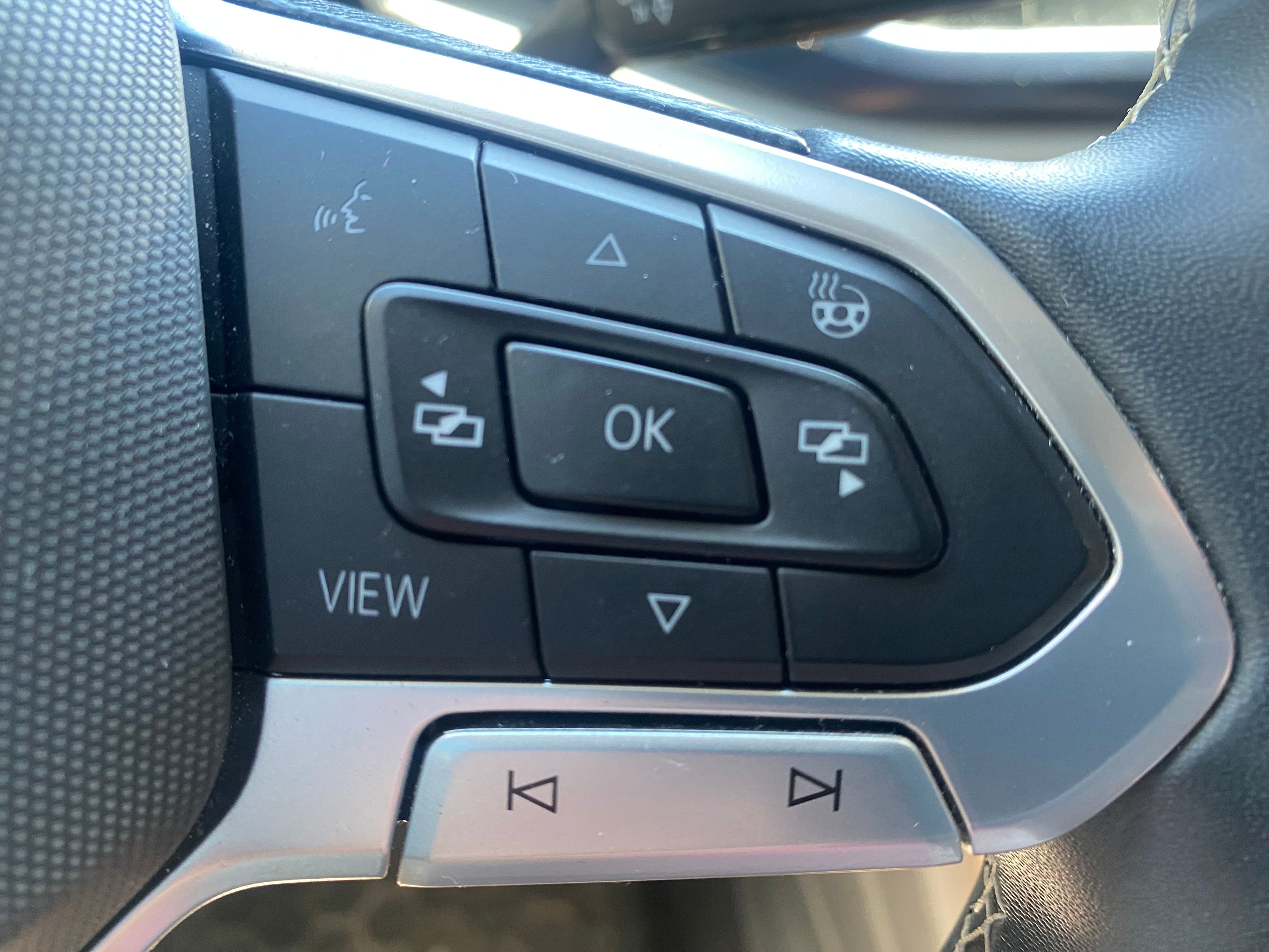 Used 2022 Volkswagen Taos SE FWD image 13