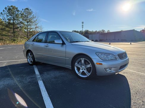 Used 2001 Lexus IS 300 image 9