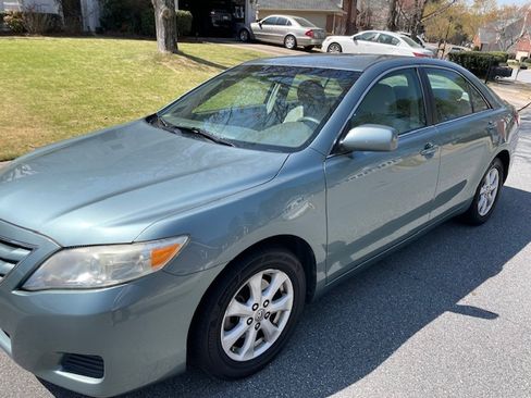 Used 2011 Toyota Camry LE w/ LE Extra-Value Pkg image 5