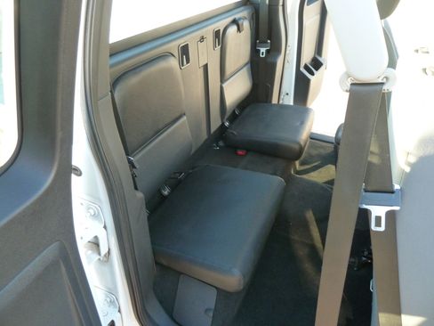 Used 2011 Dodge Dakota ST image 21