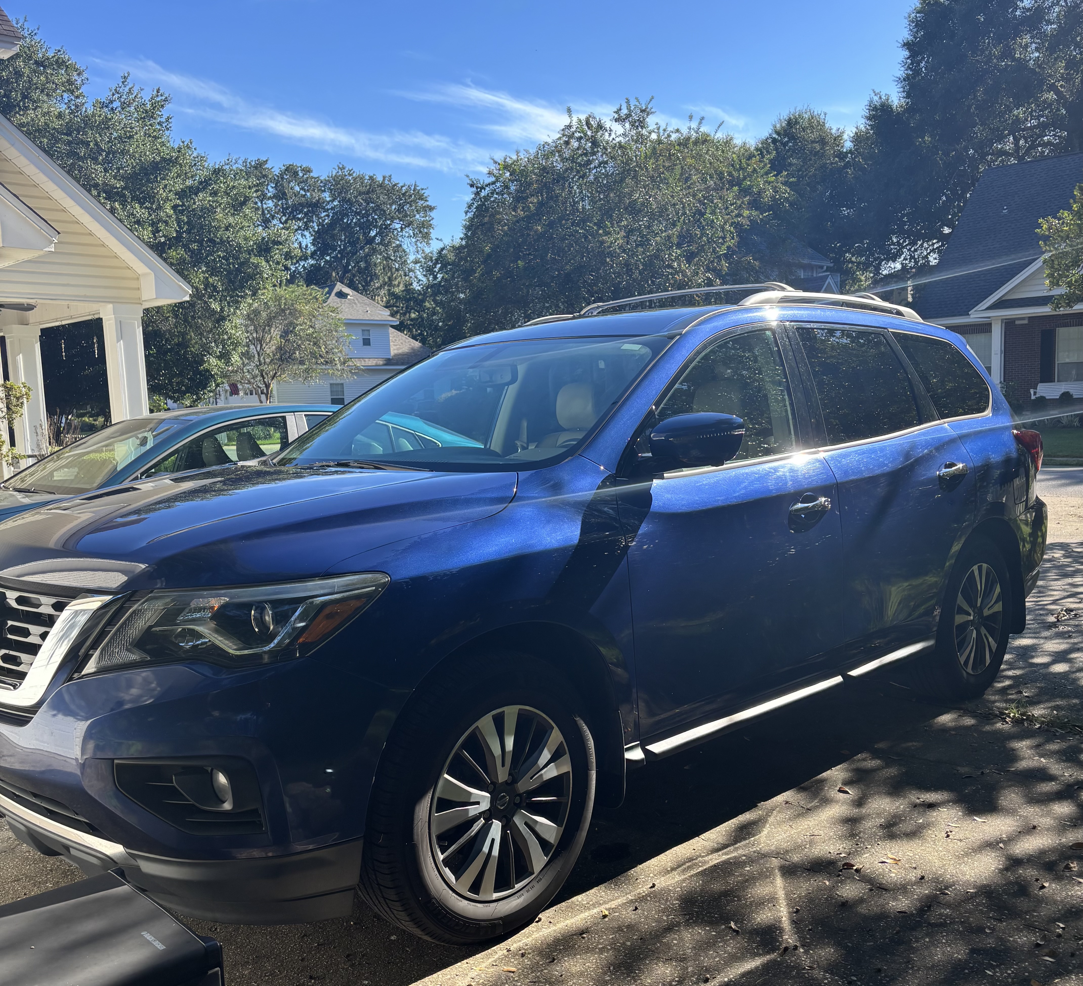 Used 2017 Nissan Pathfinder SL w/ SL Premium Package AWD/4WD image 1