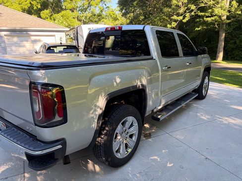 Used 2018 GMC Sierra 1500 SLT AWD/4WD image 4