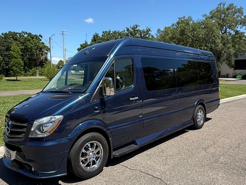 Used 2014 Mercedes-Benz Sprinter 2500 image 1