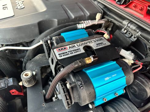 Used 2016 Jeep Wrangler Unlimited Rubicon w/ Connectivity Group image 13