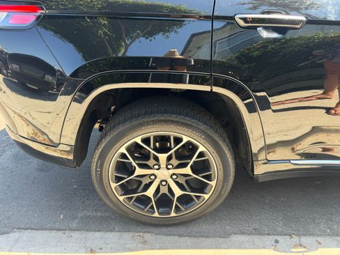 Used 2023 Jeep Grand Cherokee Summit image 28