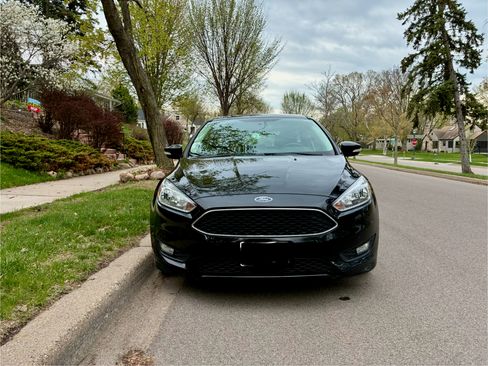 Used 2016 Ford Focus SE w/ SE Sport Package FWD image 9